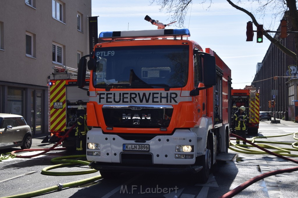 Feuer 4 Koeln Muelheim Deutz Muelheimerstr P337.JPG - Miklos Laubert